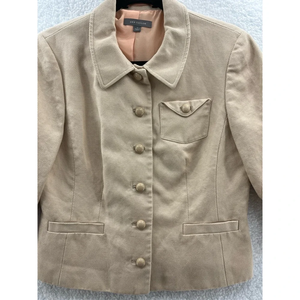Ann Taylor Womens Suit Jacket Blazer Beige Pockets Long Sleeve Buttons Lined 10 - Picture 3 of 8